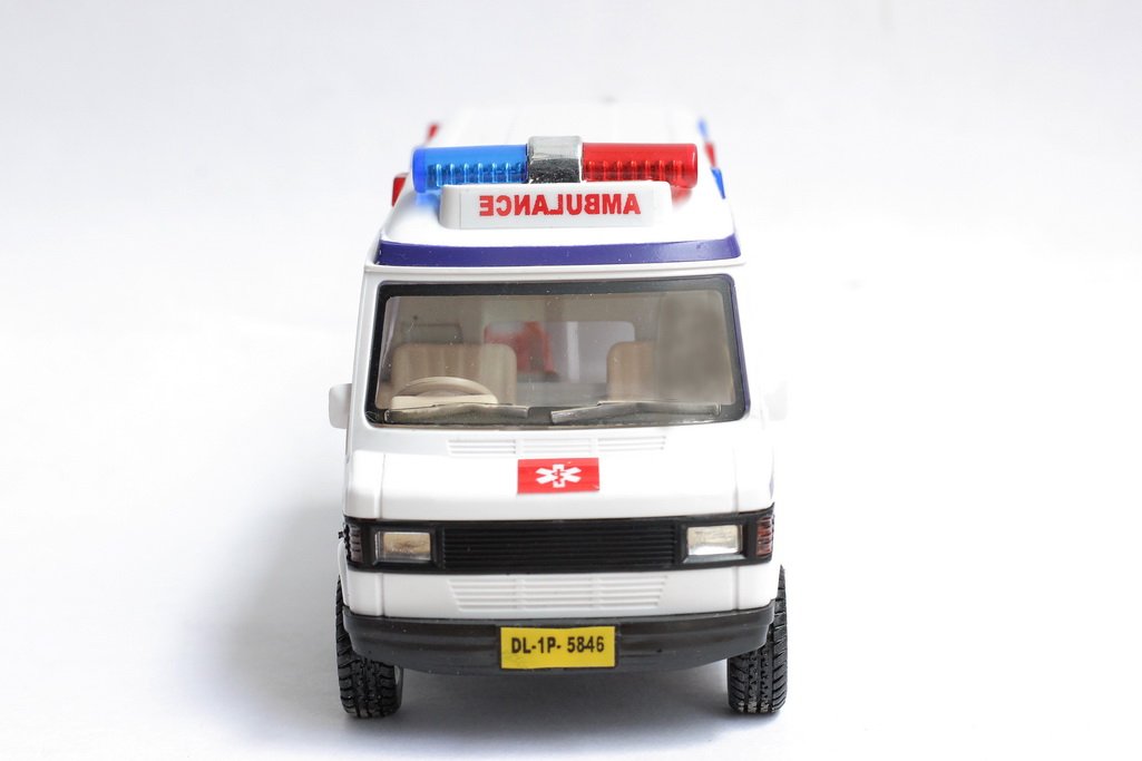 Centy Toys Tmp 207 Ambulance,Plastic,White - MRGTOYS